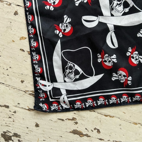 Pirate Skull & Crossbones Bandana Scarf Handkerchief - Picture 4 of 7